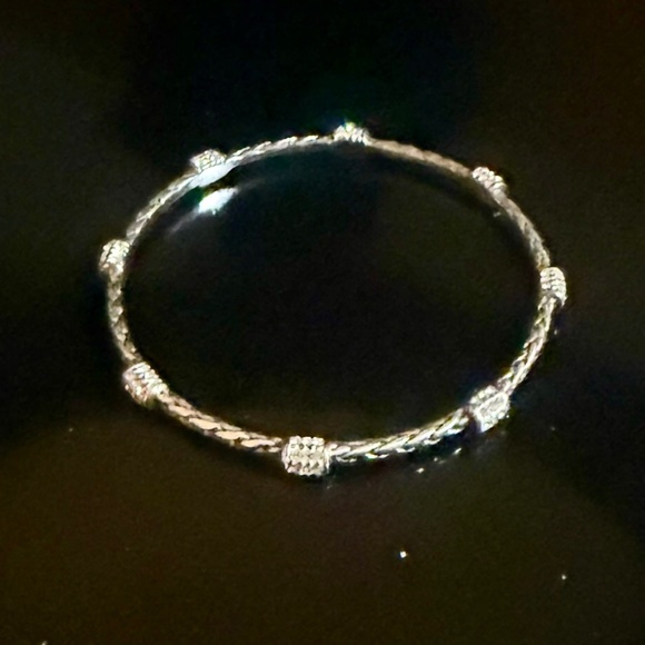 $72 Meridian Petite Bangle! Retired 2017! Hard To Find Station Bracelet 💎 - Picture 1 of 3